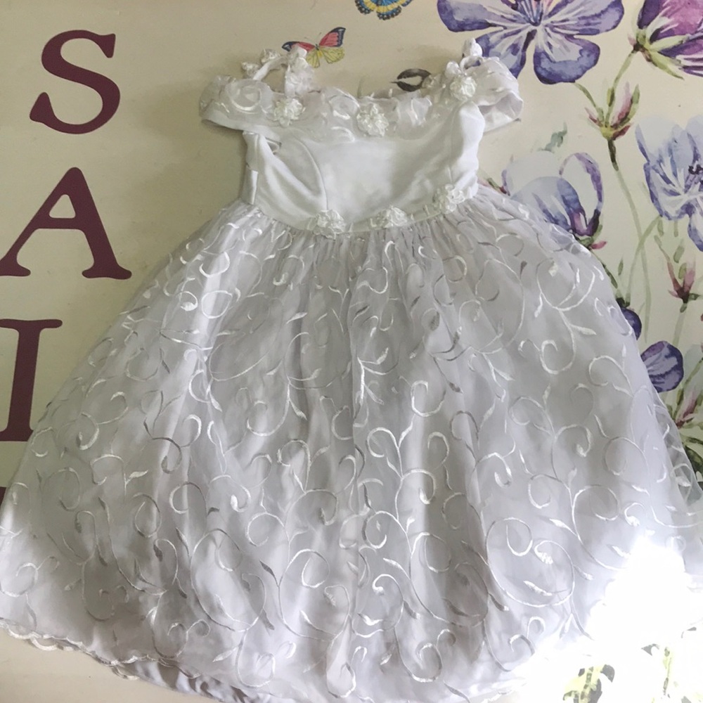 A size 8 white dress for special occasions